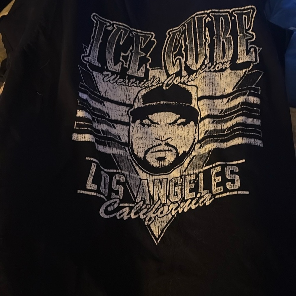 Black Graphic T-Shirt with Ice Cube Design